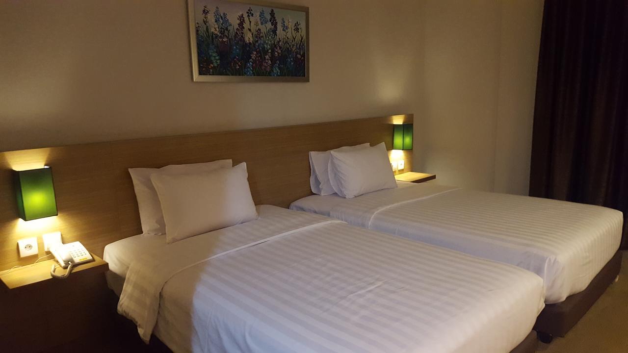 Grand Tembaga Hotel Timika Buitenkant foto
