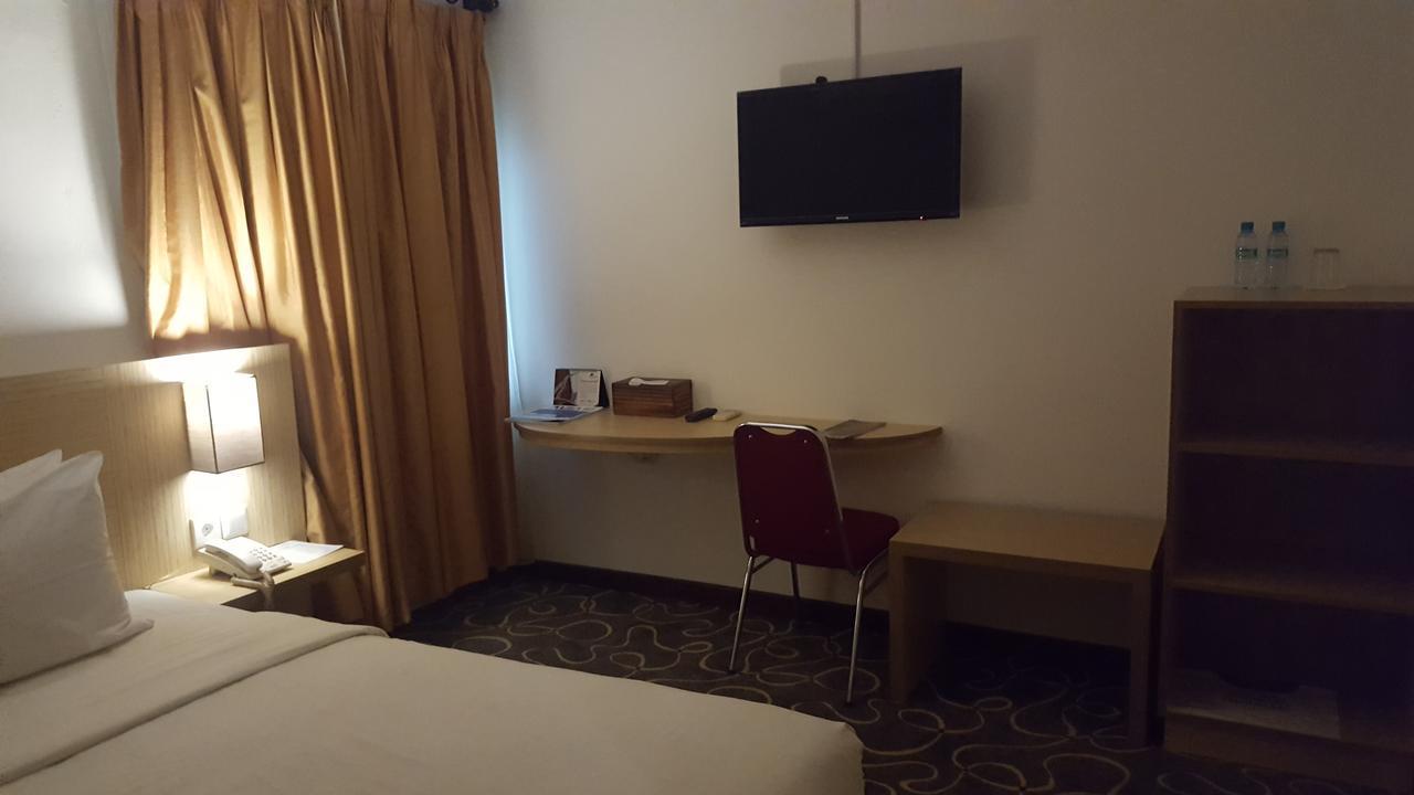 Grand Tembaga Hotel Timika Buitenkant foto