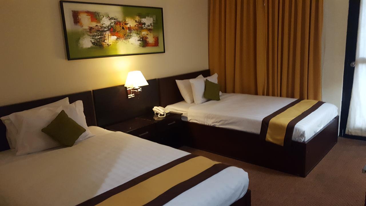 Grand Tembaga Hotel Timika Buitenkant foto