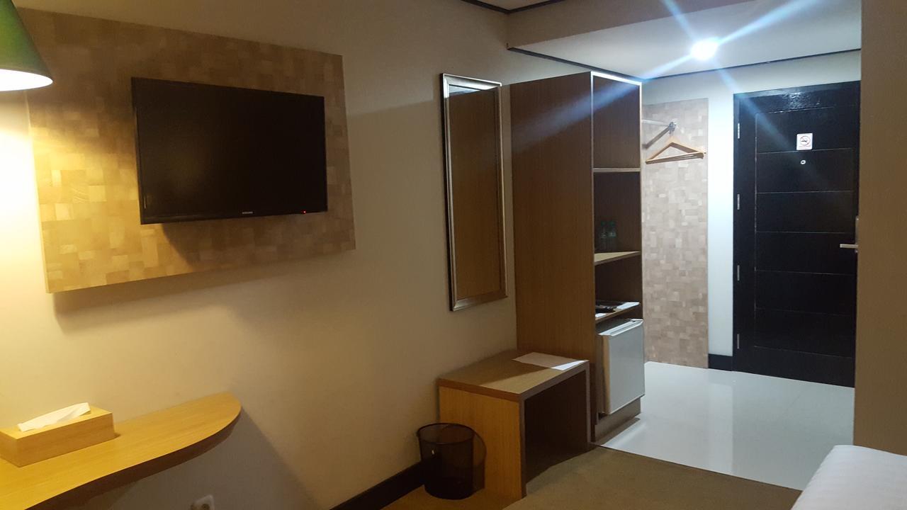 Grand Tembaga Hotel Timika Buitenkant foto