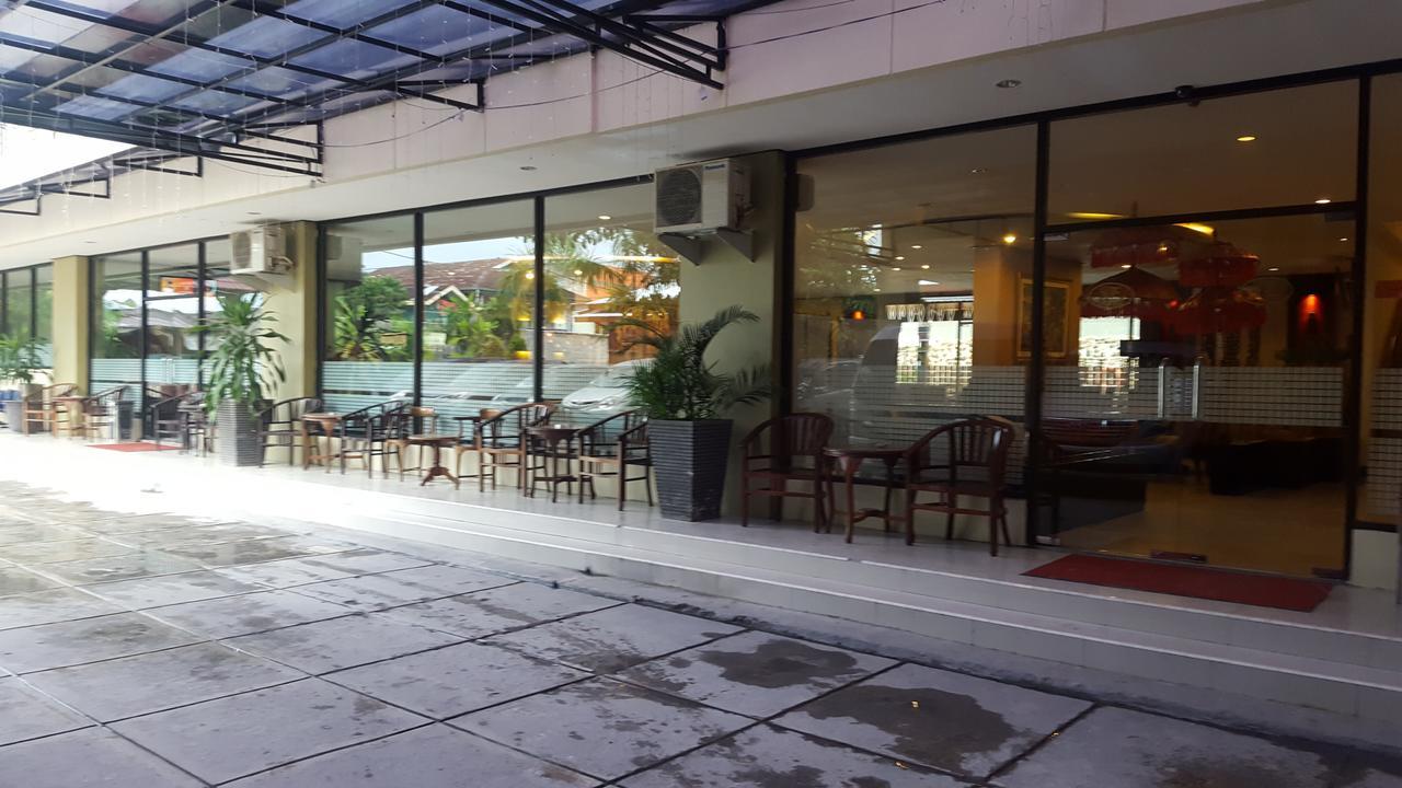 Grand Tembaga Hotel Timika Buitenkant foto