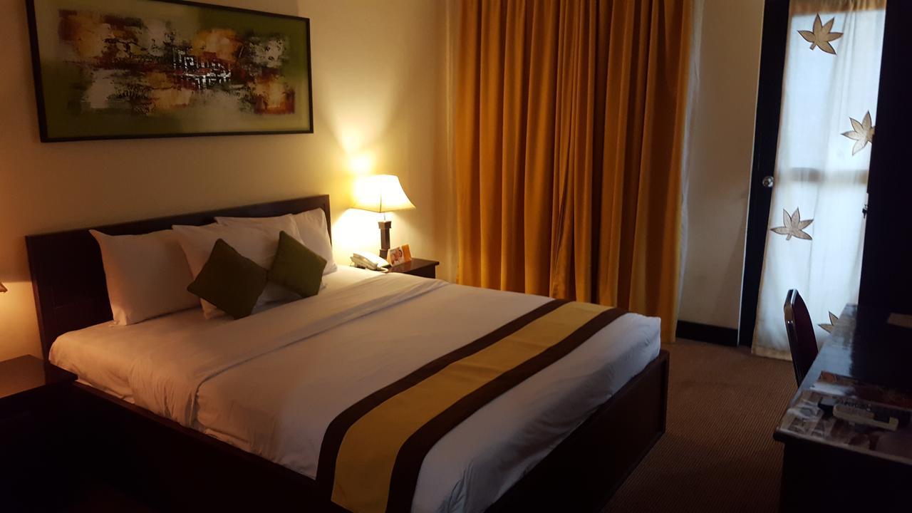 Grand Tembaga Hotel Timika Buitenkant foto