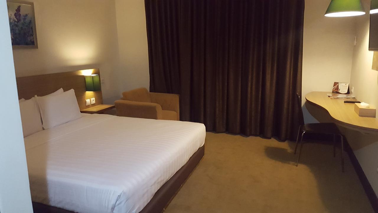 Grand Tembaga Hotel Timika Buitenkant foto