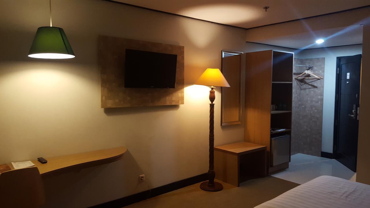 Grand Tembaga Hotel Timika Buitenkant foto
