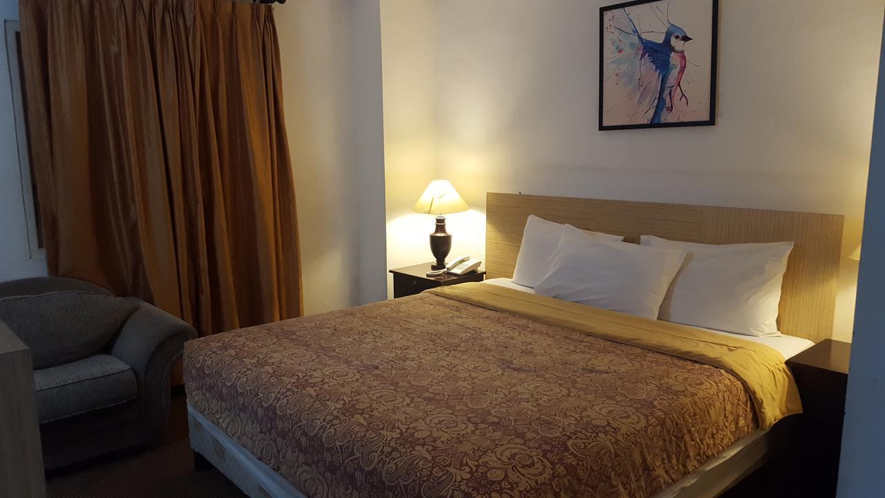 Grand Tembaga Hotel Timika Buitenkant foto