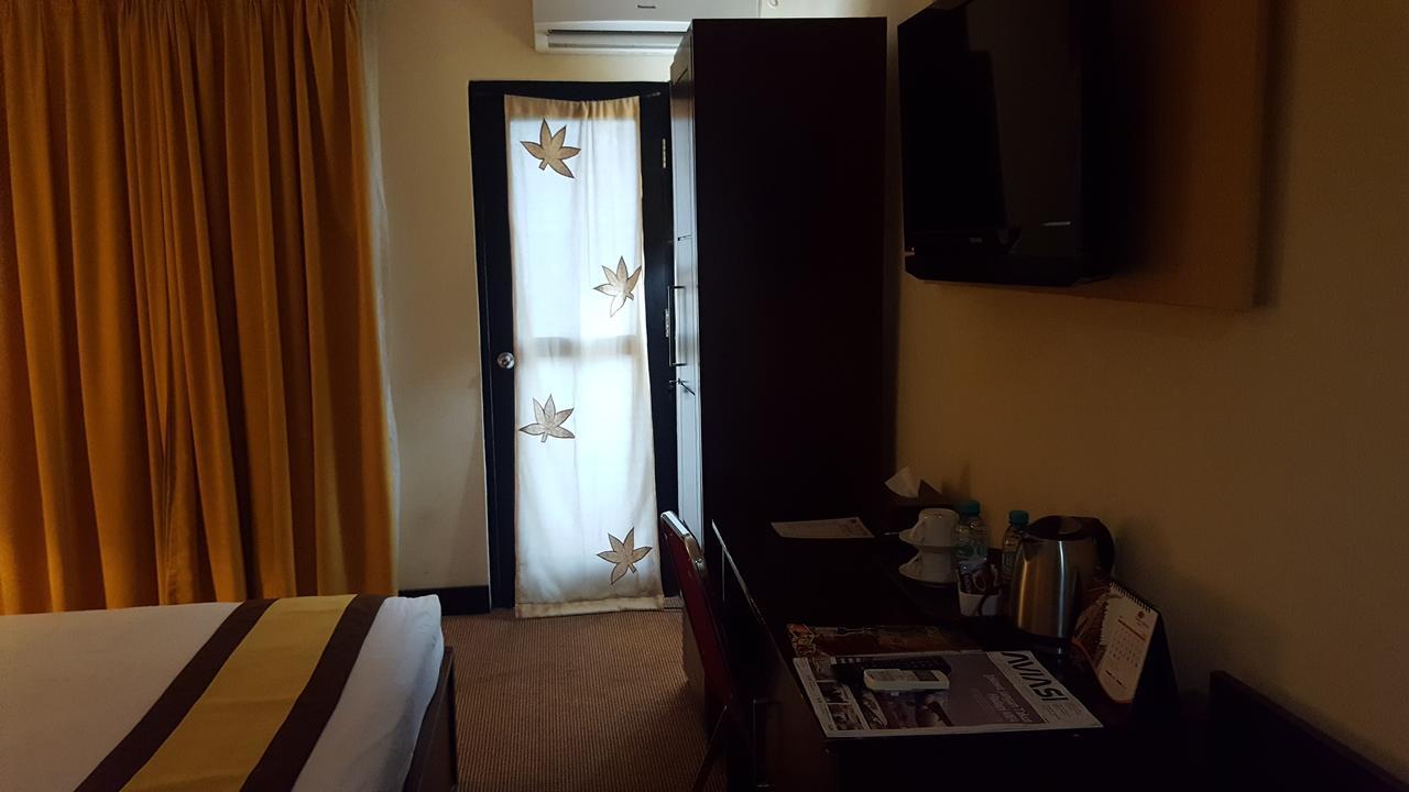 Grand Tembaga Hotel Timika Buitenkant foto