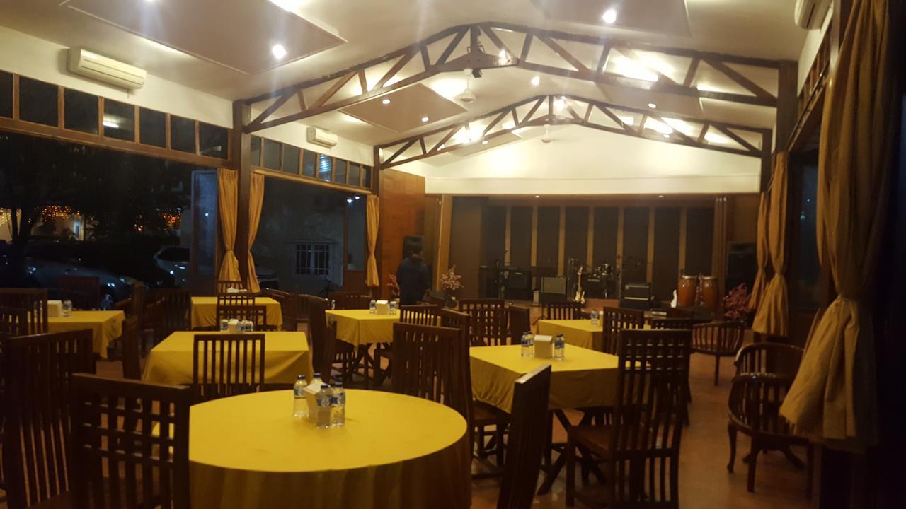 Grand Tembaga Hotel Timika Buitenkant foto