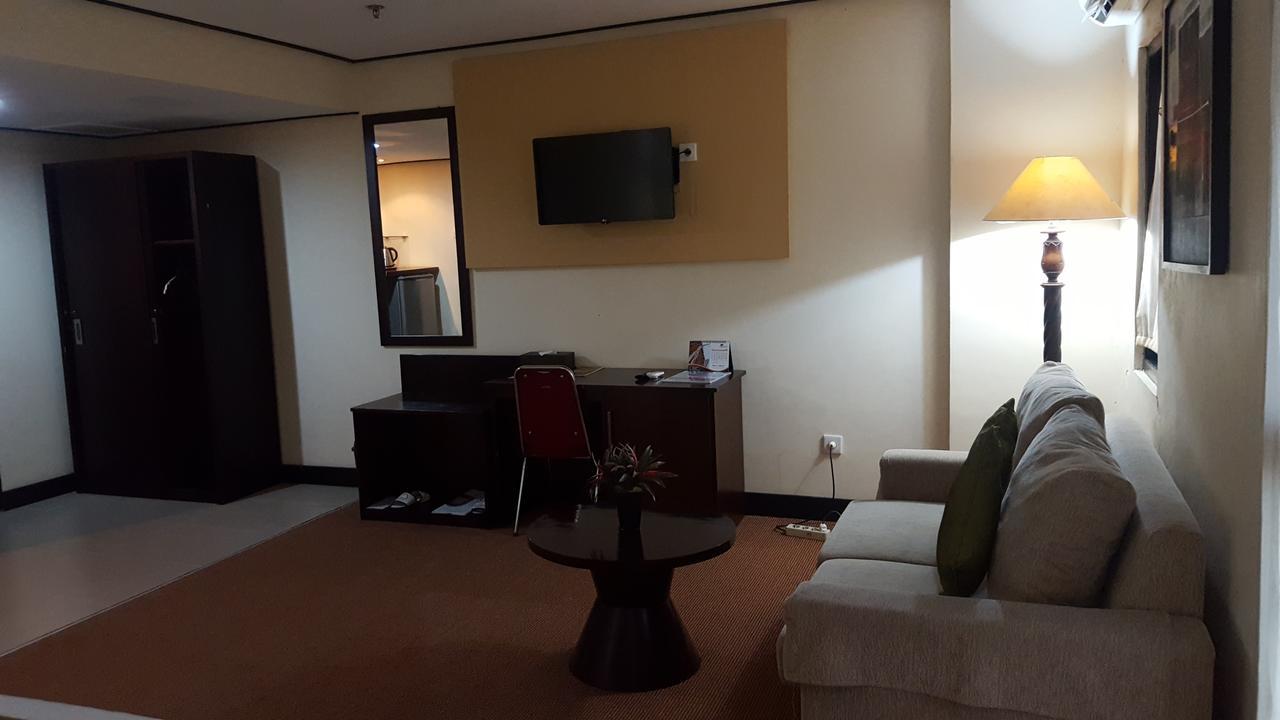 Grand Tembaga Hotel Timika Buitenkant foto