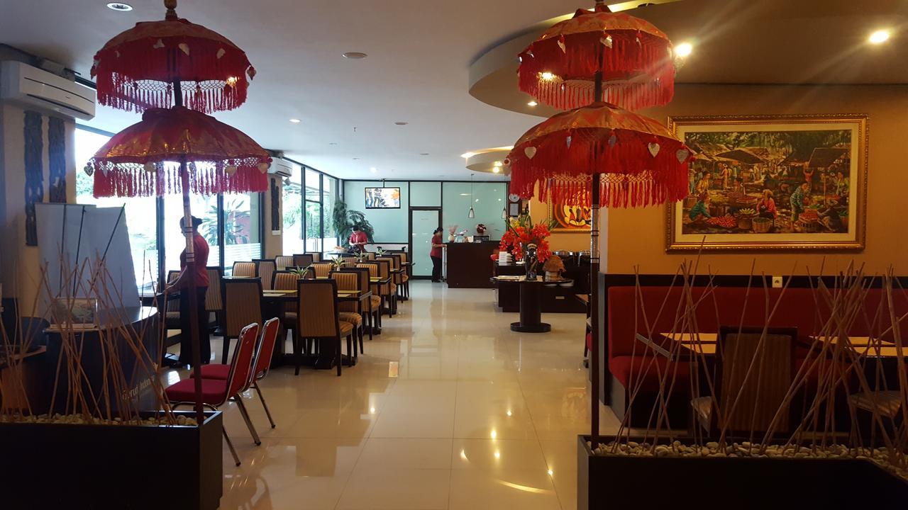 Grand Tembaga Hotel Timika Buitenkant foto